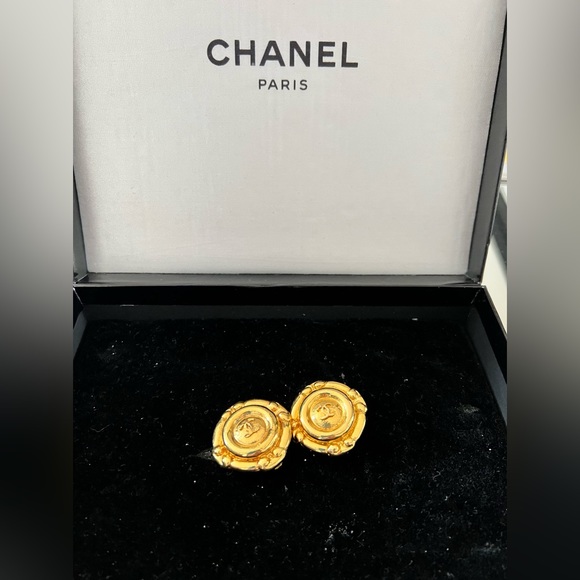 Chanel Vintage clip Earrings - Picture 1 of 3